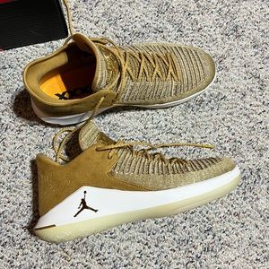 AIR JORDAN XXXII LOW GOLDEN HARVEST - 10.5